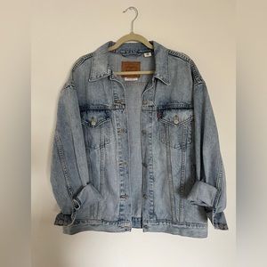 Levis light wash women’s jacket size L
